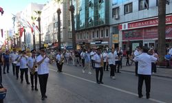 Denizli Uluslararası Tiyatro Festivali kortej ile başladı