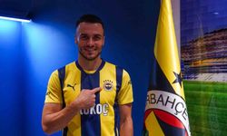 Fenerbahçe Filip Kostic’i renklerine bağladı