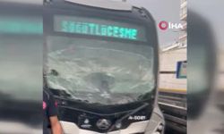 Avcılar’da metrobüsler çarpıştı: 2 kişi yaralandı