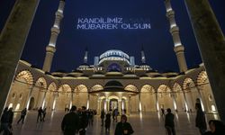 İstanbul'daki camilerde Mevlit Kandili dualarla idrak edildi