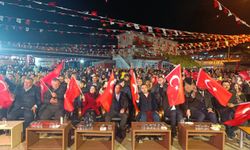 Sanatçı Uğur Işılak Saimbeyli'de konser verdi