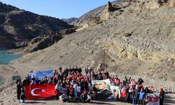 Oltu'da doğa yürüyüşü ile Cumhuriyet coşkusunu yaşadılar