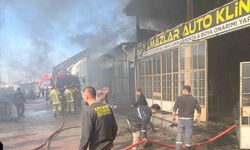 Sanayi sitesinde çıkan yangında 5 dükkan zarar gördü