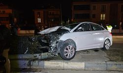 İnegöl'de iki otomobilin çarpıştığı kazada 4 kişi yaralandı