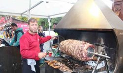 Batman’da gastronomi festivalinde Erzurum çağ kebabına yoğun ilgi gördü