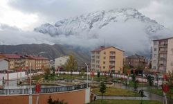 Hakkari’nin etrafını saran dağlar beyaza büründü