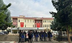 Halfeti Belediyesi önünde polislere taşla saldıran 10 kişi tutuklandı