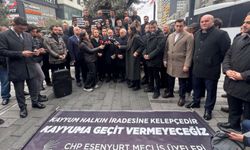 CHP'liler Esenyurt Belediyesi önünde eylem yaptı