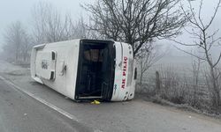 Bolu'da devrilen servis midibüsündeki 1 kişi öldü, 8 kişi yaralandı