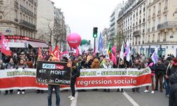 Fransa'da toplu işten çıkarmalar protesto edildi