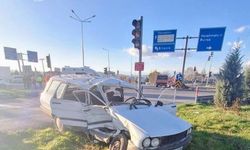 Otomobil sürücüsü trafik lambalarında can verdi