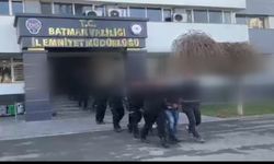 Batman’da polisten kurtulmak için 4 kilogram uyuşturucuyu araçtan attılar