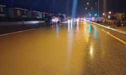 Su baskını nedeniyle trafiğe kapanan İzmir Çanakkale Karayolu tekrar trafiğe açıldı