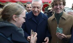 Erdoğan, Sultanahmet'te vatandaşların kandilini kutladı