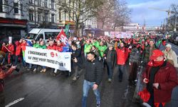 On binlerce öğretmen tasarruf tedbirlerini protesto etti