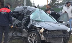 Kilis’te otomobil ile otobüs çarpıştı: 1’i ağır 3 yaralı