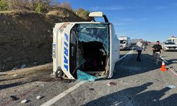 Elazığ'da feci kazada midibüs devrildi: Can pazarı yaşandı