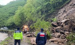 Giresun’da heyelan: Yol trafiğe kapatıldı