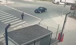 İstanbul Pendik’te otomobilini yaya geçidindeki kişinin üzerine sürdü: O anlar kamerada