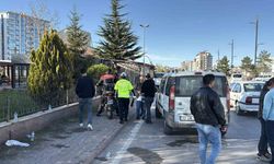 Sivas’ta şüpheli aracı takip ederken kazaya karışan 2 polis memuru yaraladı