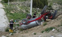 Burdur'da köy yolunda şarampole uçan traktörün sürücüsü öldü