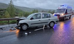 Erzincan'da otomobiller çarpıştı: 4 yaralı