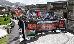 Erzurum'da hekim ve sağlıkçılar Gazze için yürüdü