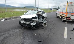 Kars'ta feci kaza: Sarıkamış'ta tır ile çarpışan otomobilin sürücüsü öldü 3 yaralı