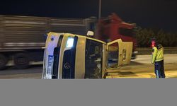 Kocaeli Anadolu Otoyolu'nda minibüs devrildi: 1 yaralı