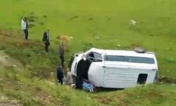 Bitlis Mutki’de minibüs şarampole uçtu: 2’si ağır 5 yaralı