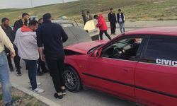 Edremit'te iki otomobil kafa kafaya çarpıştı: 1 yaralı