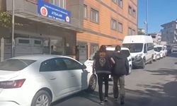 İstanbul Esenler sokaklarında elinde satırla dolaşan şahıs yakalandı