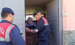 Jandarma kapı kapı dolandırıcılık uyarısı yaptı