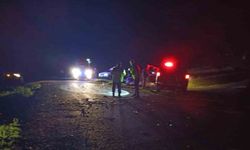 Kars Akyazı'da 2 hafif ticari araç çarpıştı: 1 ölü 4 yaralı