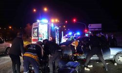 Kastamonu Öz Bereket Kavşağı’nda otomobil kırmızı ışıkta bekleyen 3 araca çarptı