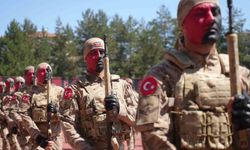 Kastamonu’da komandoların 19 Mayıs gösterisi ile hayran bıraktı