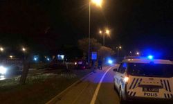 Kayseri’de otomobil ağaçlara çarpıp ters döndü
