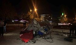 Konya’da otomobil kamyona çarpıp bahçeye uçtu: Taklalar attı