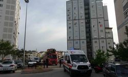 Manavgat’ta çatıya çıkan kadını polisler ikna etti