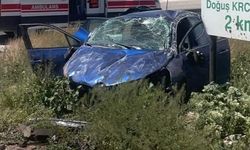 Sandıklı'da takla atan otomobil tarlaya uçtu: 2 yaralı