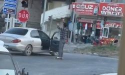 Yozgat’ta alkollü şahıs aracından indi, trafikte dans etti: O anlar kamerada