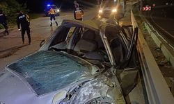 Zonguldak Kozlu'da bariyerlere ok gibi saplanan otomobilin sürücüsü feci şekilde can verdi