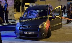 Erzincan’da hafif ticari araç ile çarpışan motosikletteki 2 kişi öldü