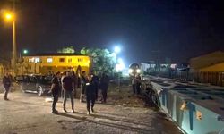 Erzurum Horasan'da yük treni otomobile çarptı