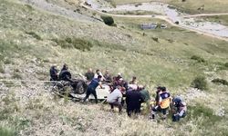 Oltu'da şarampole devrilen kamyonetin sürücüsü öldü