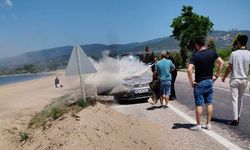 Erdek'te yabancı plakalı araç alev alev yandı