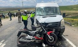 Van Özalp'ta feci kazada motosiklet ile minibüs çarpıştı: 2 ölü