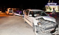 Besni'de hafif ticari araç ile otomobil çarpıştı: 4 yaralı