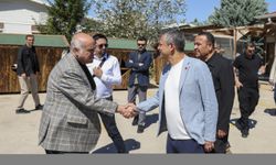 CHP Genel Başkanı Özel, Ankara'da vatandaşlarla bir araya geldi