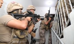 Mersin Erdemli'de kadın ticareti operasyonunda 22 şüpheli yakalandı